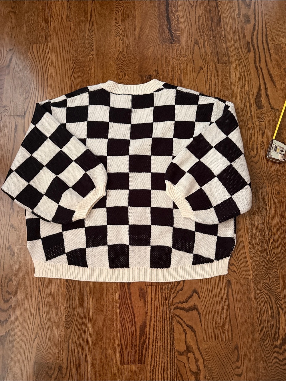 J. NNA Checkerboard V-Neck Sweater in Black & Cream medium - Picture 6 of 8